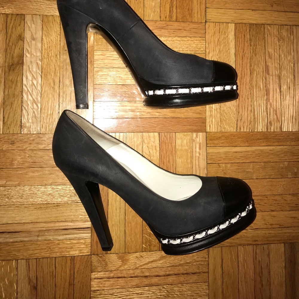 Chanel authentic pumps size 39.5